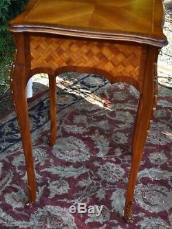 1910s Pair of Antique French Louis XV Walnut and Satinwood inlaid side Tables