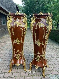 A pair of French Louis XVI style collumns/pedestals. Worldwide shipping