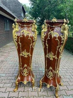 A pair of French Louis XVI style collumns/pedestals. Worldwide shipping