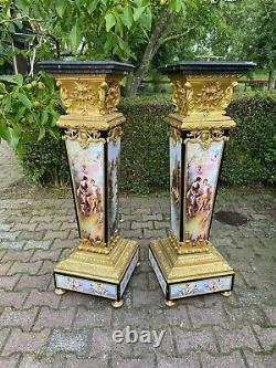 A unique pair of French Louis XVI style collumns/pedestals. Worldwide shipping