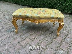 Beautiful b bench in French Louis XVI style. Free worldwide shipping