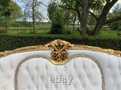 Regal 1950s French Louis XVI Style 5-Piece Sofa Set with Chairs in gold / white