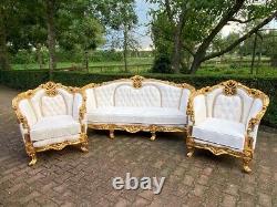 Regal 1950s French Louis XVI Style 5-Piece Sofa Set with Chairs in gold / white